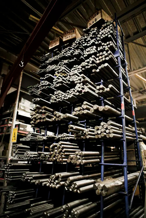 Stock de barres d'acier et de métal pour vos projets de fabrication sur mesure au Centre RP.