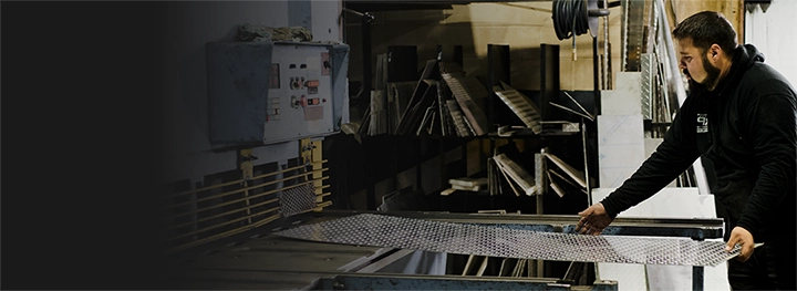 Service professionnel de coupe et pliage d'acier sur mesure au Centre RP.