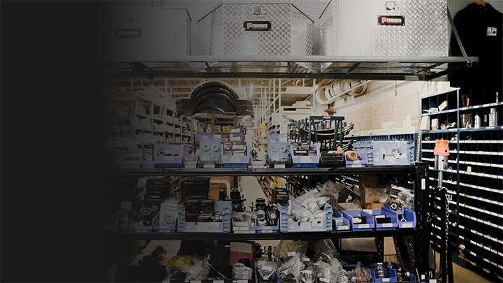 Large inventaire de pièces de remorques disponibles au Centre RP à Victoriaville.